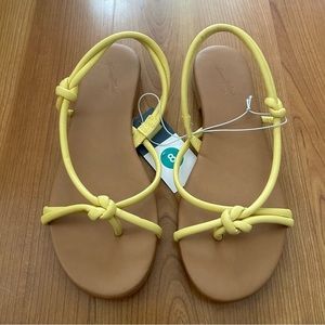 NWT Women’s Strapy Yellow Sandals size 8.